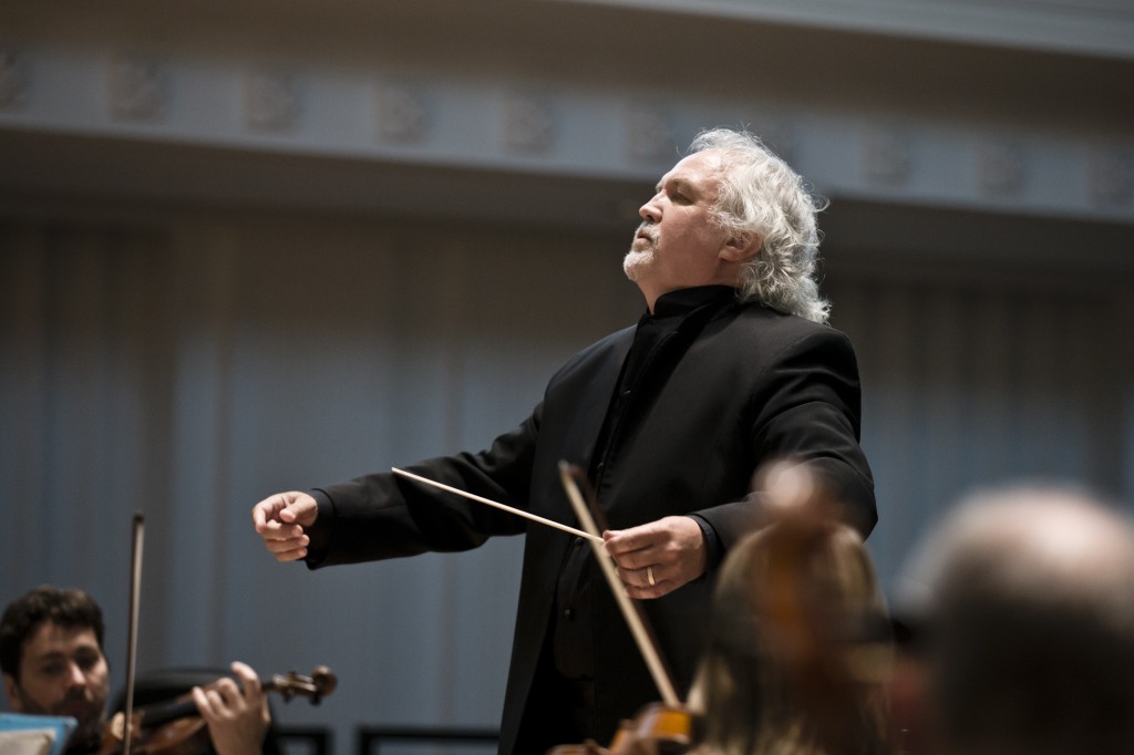 Donald Runnicles conducts the BBC SSO